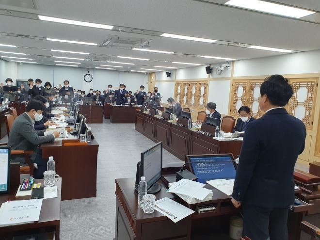 기획경제위원회 행정사무감사 사진. 경북도의회 제공