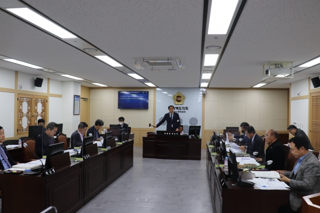 건설소방위원회 행정사무감사 사진. 경북도의회 제공