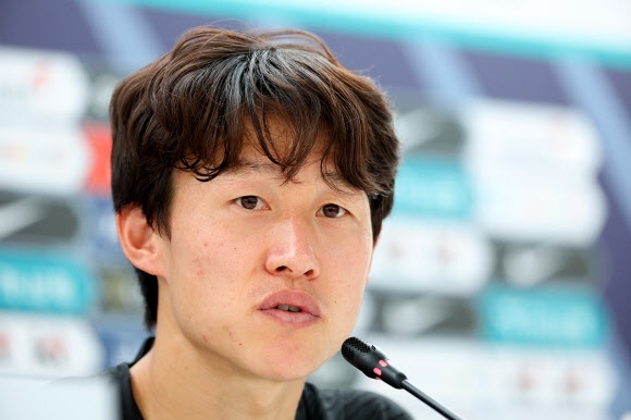 On the 17th (local time), in a press conference held in Al Egla, Doha, Qatar, Lee Jae-sung expresses his decision to participate in the World Cup.  Doha Yonhap News