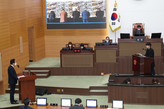 시정질문중인 임규호 의원
