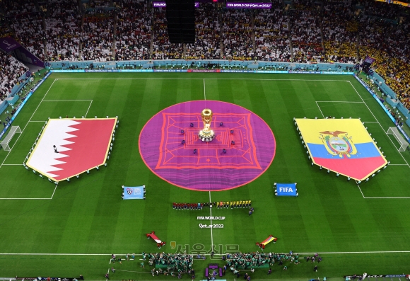 20일(현지시간) 카타르 알코르 알바이트 스타디움에서 2022 카타르 월드컵 개막전이 열리고 있다.  REUTERS/Fabrizio Bensch