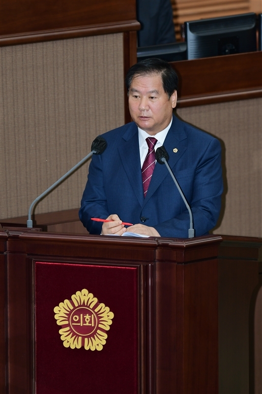 박영한 의원이 지난 17일 서울시의회 본회의장에서 열린 제315회 정례회 제4차 본회의에서 시정질문을 하고 있다.