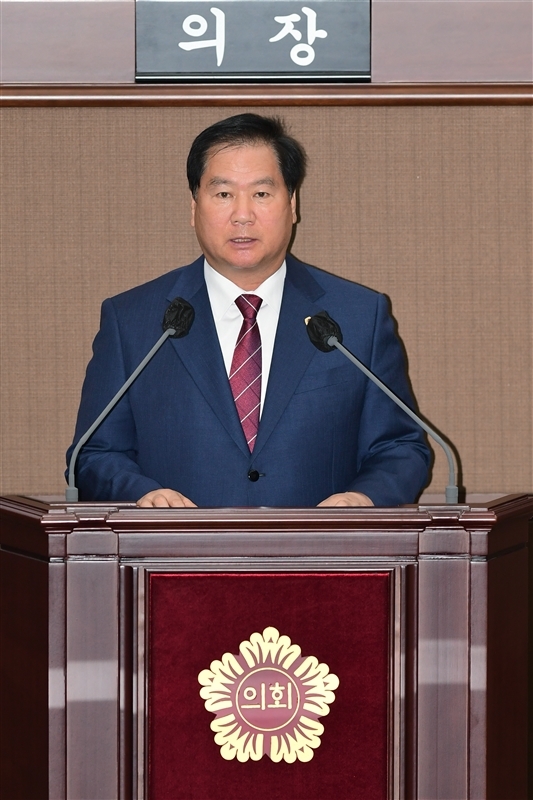 박영한 의원이 지난 17일 서울시의회 본회의장에서 열린 제315회 정례회 제4차 본회의에서 시정질문을 하고 있다.