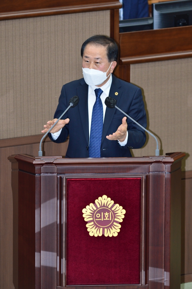 시정질문하는 김용호 서울시의원