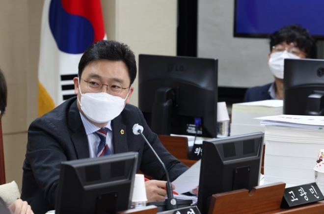 교육위원회 행정사무감사에서 질의중인 고광민 서울시의원