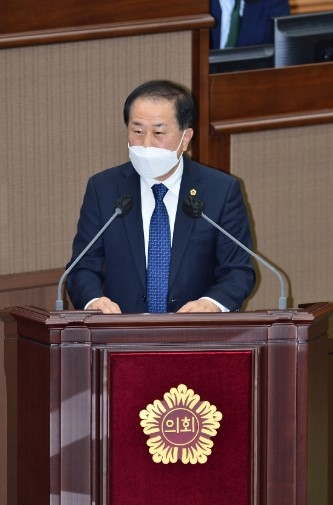 시정질문하는 김용호 서울시의원