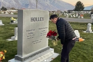 ‘마약 파문’ 로버트 할리, 모친상 2년여만에 미국행