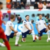 무릎 꿇고 경기 시작한 잉글랜드… 이란에 6골 무자비한 폭격