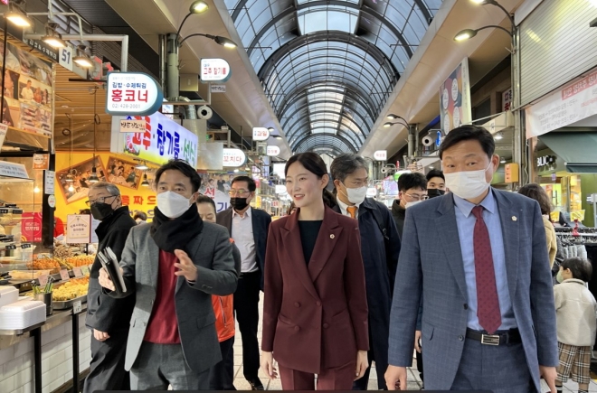 김혜지 서울시의원(앞줄 가운데)