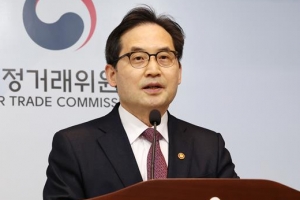 “앱마켓 독점 안 돼”… 공정위, 구글·애플 갑질 겨눴다