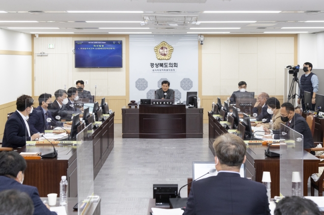 원자력대책특별위원회 회의 모습. 경북도의회 제공