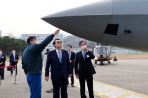 尹 “방산은 신성장동력… 4대 수출국 위해 적극 지원할 것”