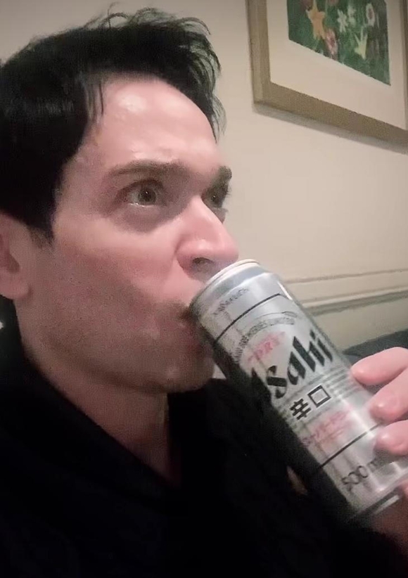 23일(현지시간) 오후 카타르 도하 칼리파 스타디움에서 열린 2022 카타르 월드컵 조별리그 E조 1차전에서 독일이 일본에 1-2 역전패를 당한 가운데, 독일 출신 방송인 다니엘 린데만이 일본 맥주로 쓰라린 속을 달랬다. 2022.11.24  다니엘 인스타그램