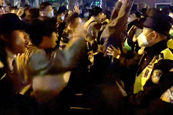 중국 상하이 코로나 방역 항의 시위