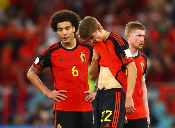 모로코전에서 패한 뒤 고개를 숙이고 있는 벨기에 선수들. 로이터 연합뉴스