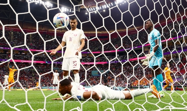 Qatar ended the tournament early on the 30th (Korea time) by losing 0-2 to the Netherlands in the Qatar 2022 World Cup group stage group stage match A held at the Albaite Stadium in Alkor, Qatar.  AP Yonhap News