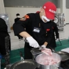 [포토] ‘요리하는 군인’ 빨간 모자