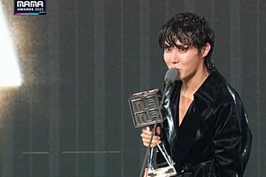 “당분간 못 본다” 군 입대 앞둔 진, 시상식 깜짝 등장