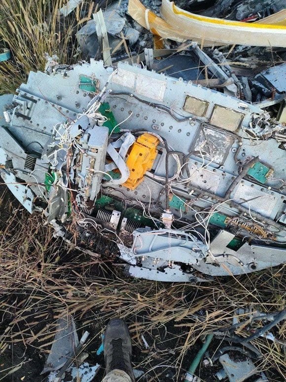 3일(현지시간) 우크라이나 무기 관련 소식을 전하는 ‘우크라이나 무기 추적’에 따르면 최근 하르키우주에서도 Su-34 잔해가 발견됐다. 해당 채널은 “몇 달 전 하르키우주에서 격추됐으나 잔해는 발견되지 않았던 전투기”라며 관련 사진을 첨부했다. 2022.12.3  우크라 무기 추적