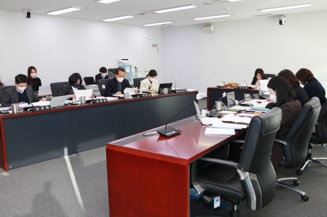 2022.12.6 성남시의회 행정교육위원회(위원장 박경희) 2023년도 성남시 예산안 예비심사 돌입