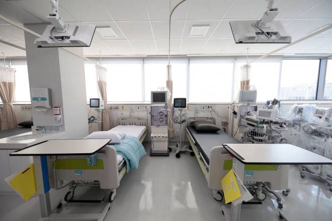 건강보험심사평가원 혈액투석 적정성 평가는 혈액투석 관련 의료서비스 품질을 향상하고, 의료이용 선택에 필요한 정보를 제공하기 위해 2009년부터 진행하고 있다. 사진은 성남시의료원 혈액투석실 전경. 성남시의료원 제공