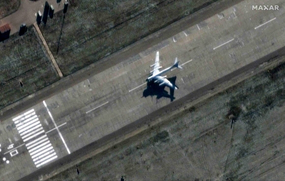 5일(현지시간) 위성사진으로 촬영한 러시아사라토프주 엥겔스시의 군사 비행장. AFP 연합뉴스