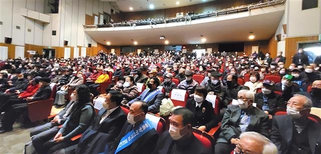 ‘종축장이전개발 범천안시민추진위원회’가 지난 7일 주민 등 1000여명이 참석한 가운데 결의대회를 개최했다. 천안시 제공