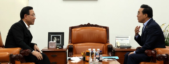 민생 잊은 대치