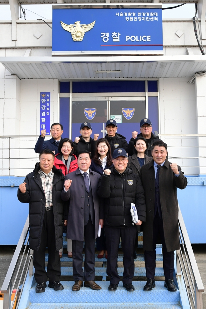 망원치안센터 방문 모습. 서울시의회 제공