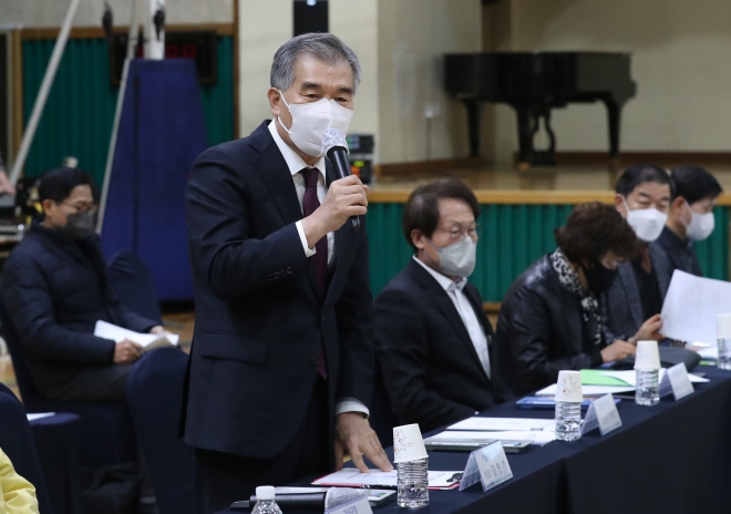 ‘학생 교통안전 강화대책 회의’에 참석해 발언중인 김현기 의장