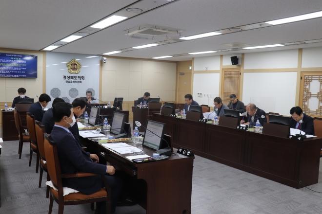 건설소방위원회 회의 모습. 경북도의회 제공