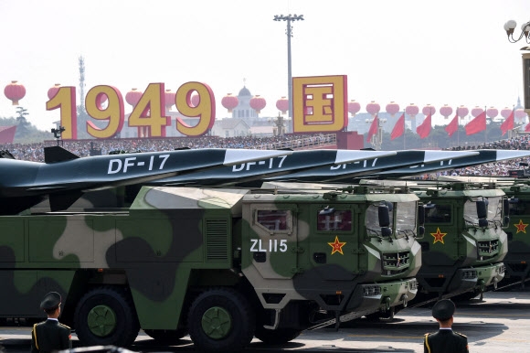중국의 극초음속미사일 DF17. 베이징 AFP 연합뉴스