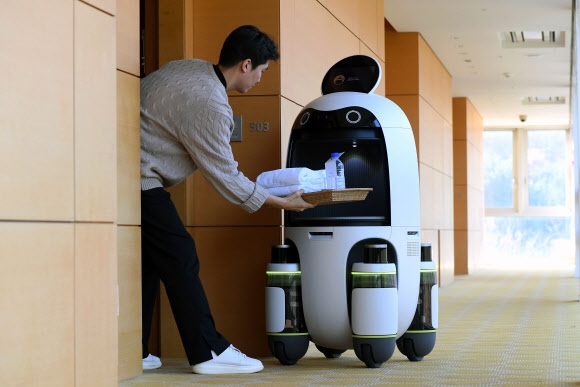 호텔 누비는 현대차그룹 ‘배송 로봇’ 