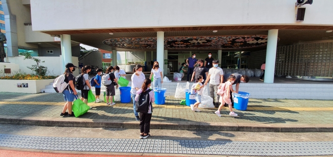 서귀북초등학교에서 투명페트병 분리수거 자원봉사 수집활동을 하는 모습. 서귀포시 제공 