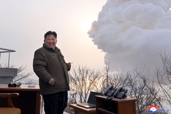 북한 “15일 서해위성발사장서 대출력 고체발동기 시험성공”