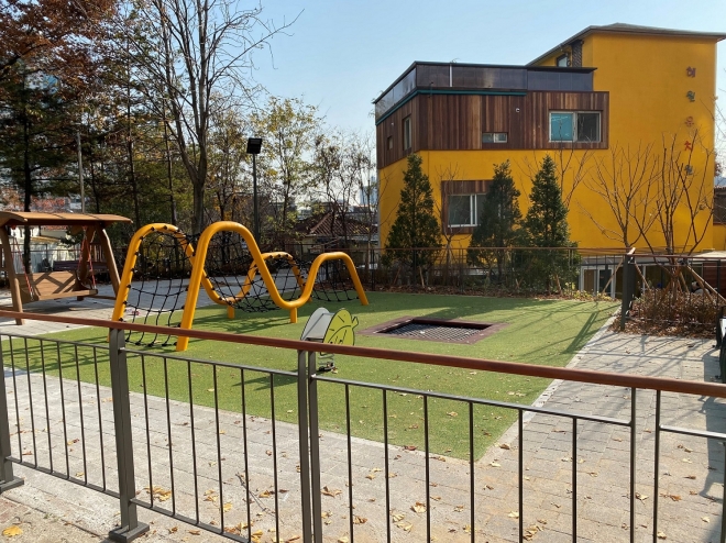 서울 구로구는 온수근린공원 일대에 생활밀착형 공원 3곳을 조성했다. 사진은 반달지구에 조성된 공원의 모습. 구로구 제공 