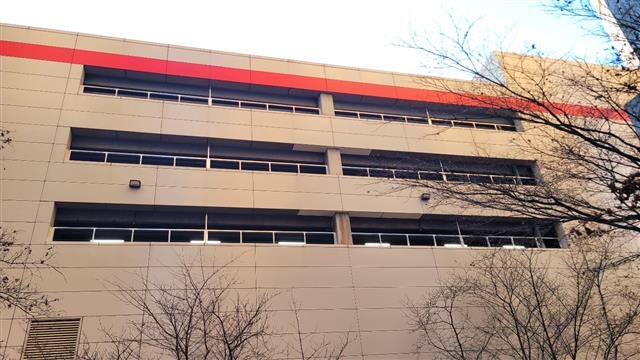 서울 중랑구 코스트코 상봉점 주차장에 가림막이 설치된 모습. 중랑구 제공