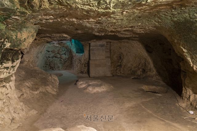 평소 비공개인데 한국 취재진에 특별 공개된 요셉의 동굴 내부.