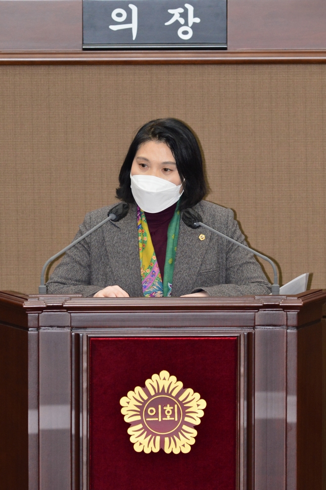 제315회 정례회 제6차 본 회의에서 5분자유발언 중인 박춘선 의원