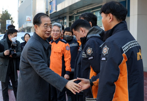 한 총리, 연말 비상근무 소방관 격려