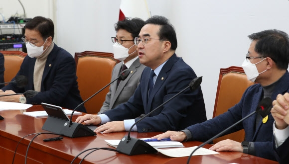 박홍근 더불어민주당 원내대표가 22일 서울 여의도 국회에서 열린 정책조정회의에서 발언하고 있다. 2022.12.22 뉴시스