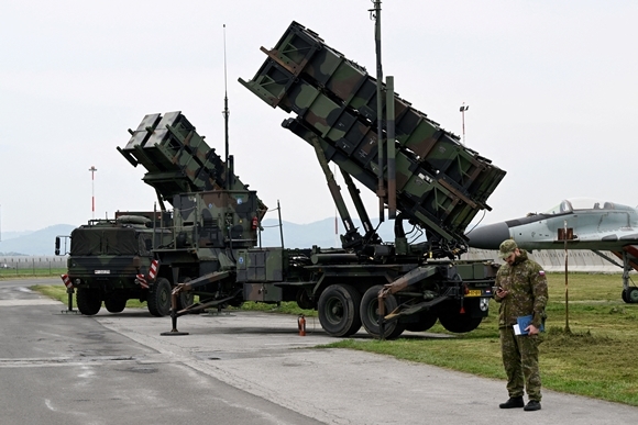 2022년 5월 6일(현지시간) 슬로바키아 슬리악 공항에서 패트리엇 미사일 방어 시스템이 포착됐다. 2022.12.22  로이터 연합뉴스