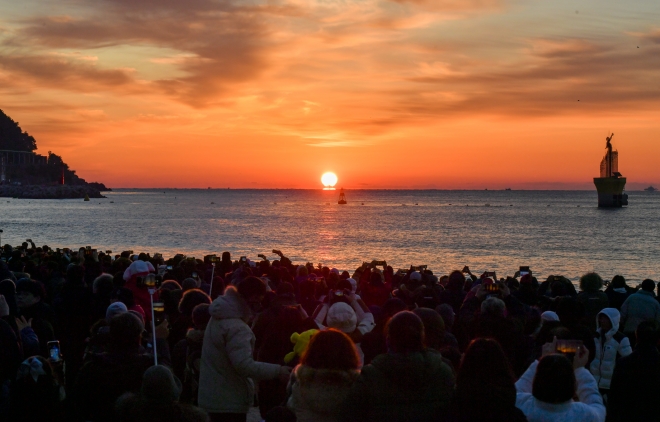 2020년 해운대해수욕장에서 열린 해맞이 축제. 해운대구 제공