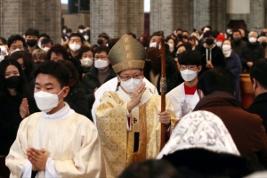 ‘땅에는 평화, 하늘엔 영광’…3년 만에 만난 인원 제한 없는 성탄 미사·예배