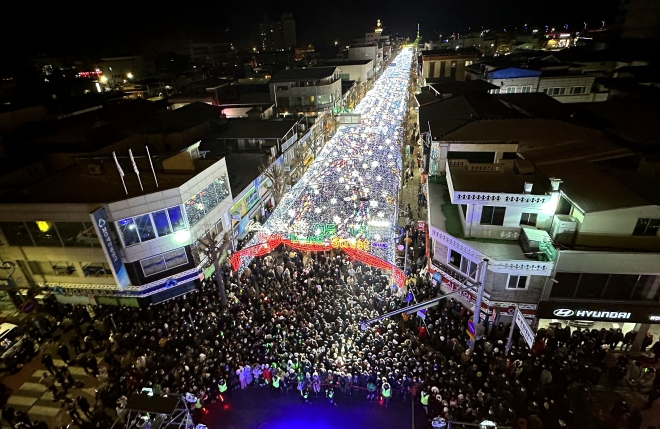 지난 24일 개장한 화천군 화천읍 선등거리. 화천군 제공