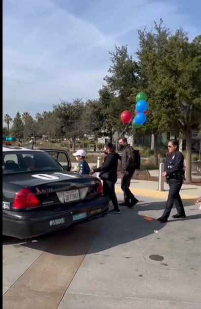 브레이든 메디나가 건강하게 퇴원하고 있다. 출처:LAPD