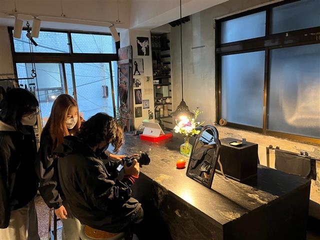 서울 중구 을지로의 현재 모습을 기록하는 ‘을튜브’의 활동 모습. 중구 제공