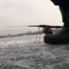 호수 빙판 걷다 물에 빠진 중학생들…비번 소방관이 구조