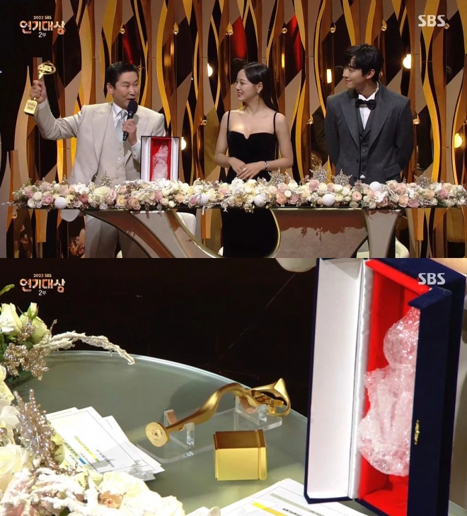 ‘2022 SBS 연기대상’에서 ‘대상 트로피’를 떨어뜨린 신동엽
