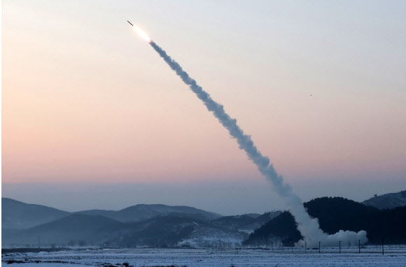 북한, 초대형방사포 어제 3발 검수사격·오늘 1발 발사